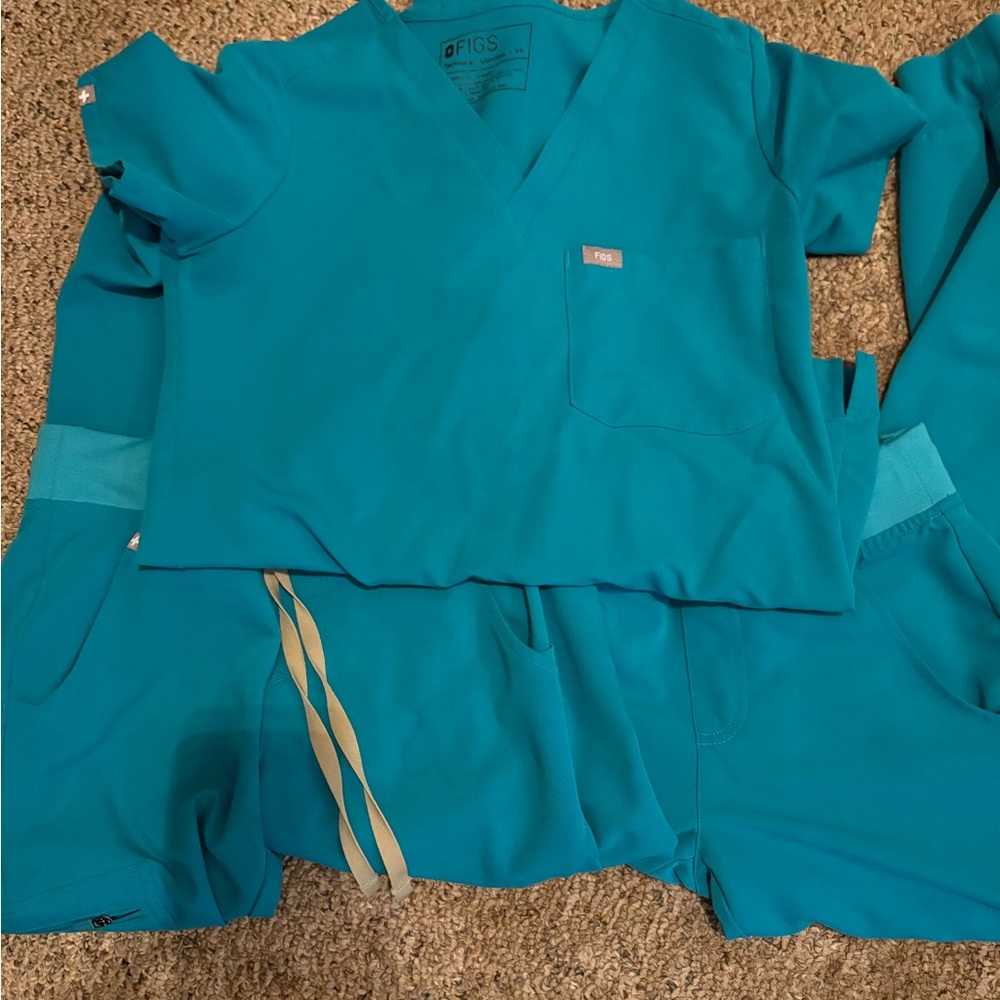 Figs XS scrub jogger set with two pants